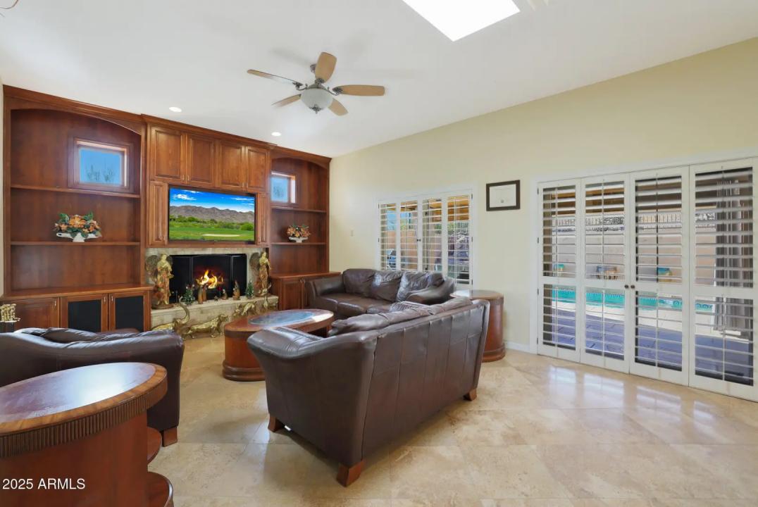 Real Estate Picture 14