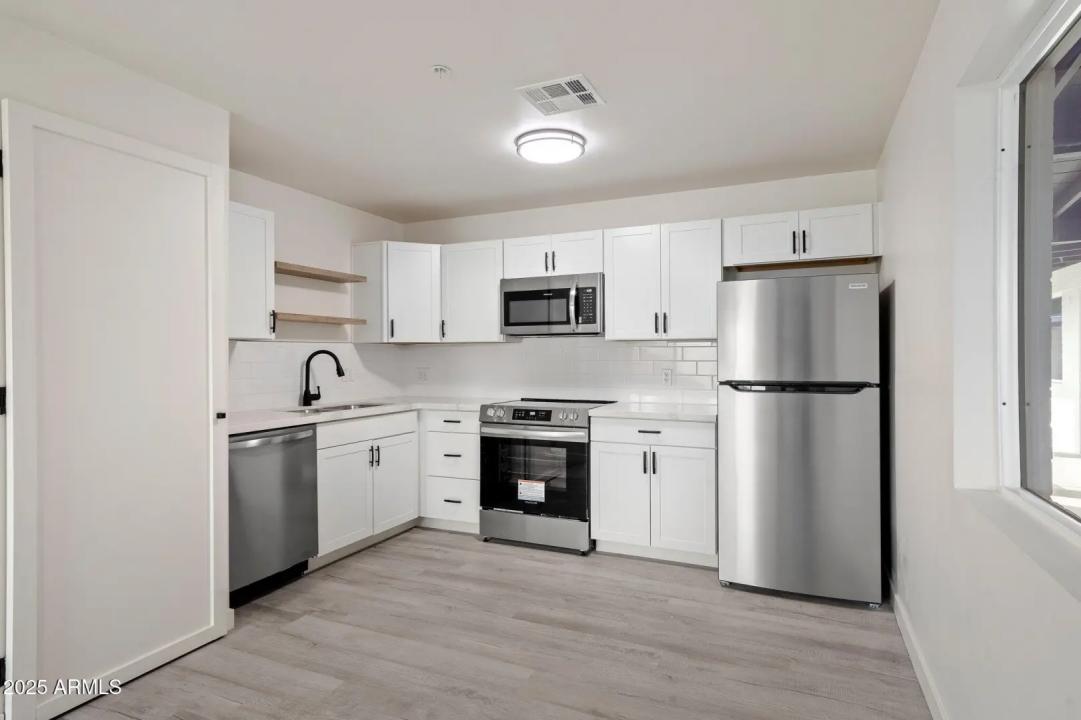 Real Estate Picture 12