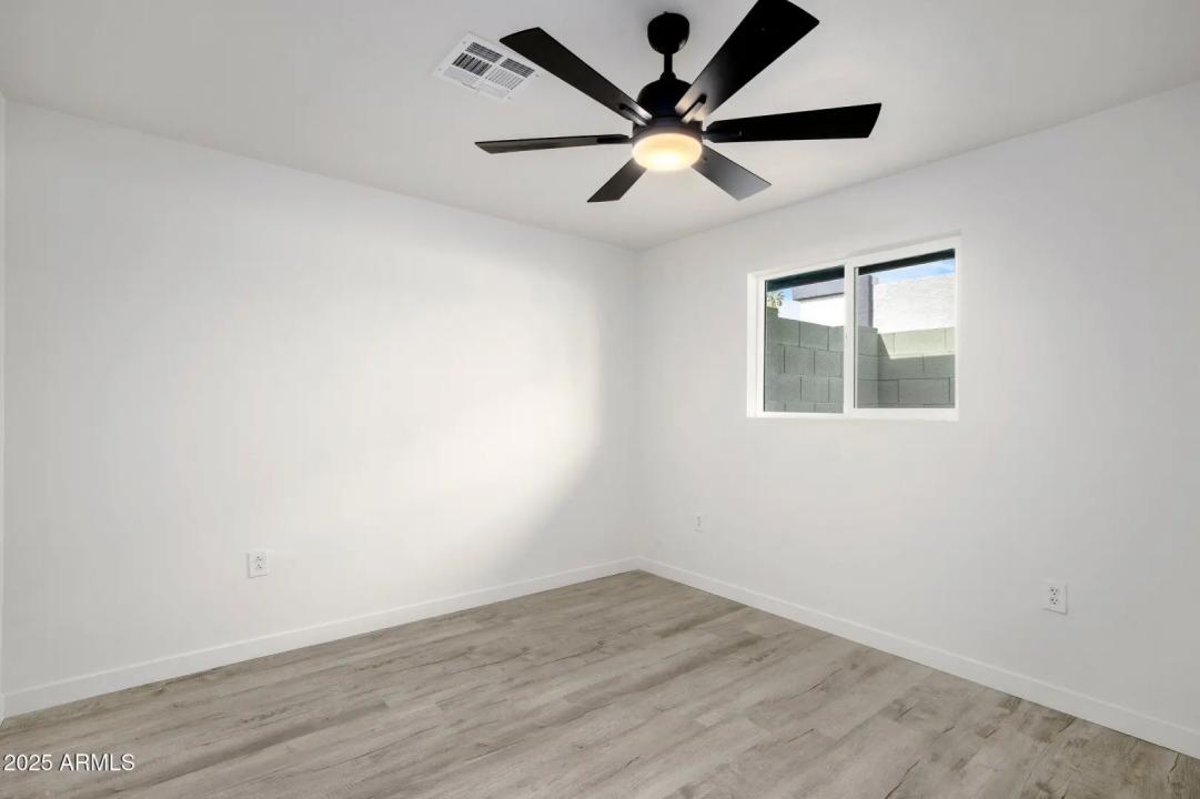 Real Estate Picture 8