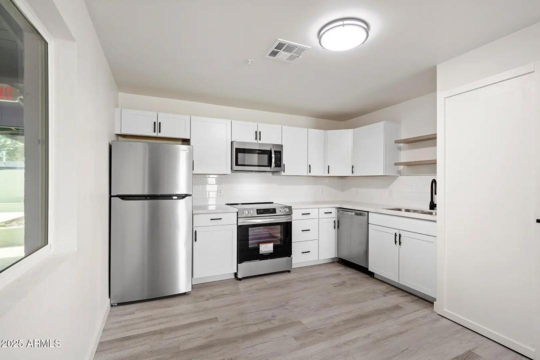 Real Estate Picture 16