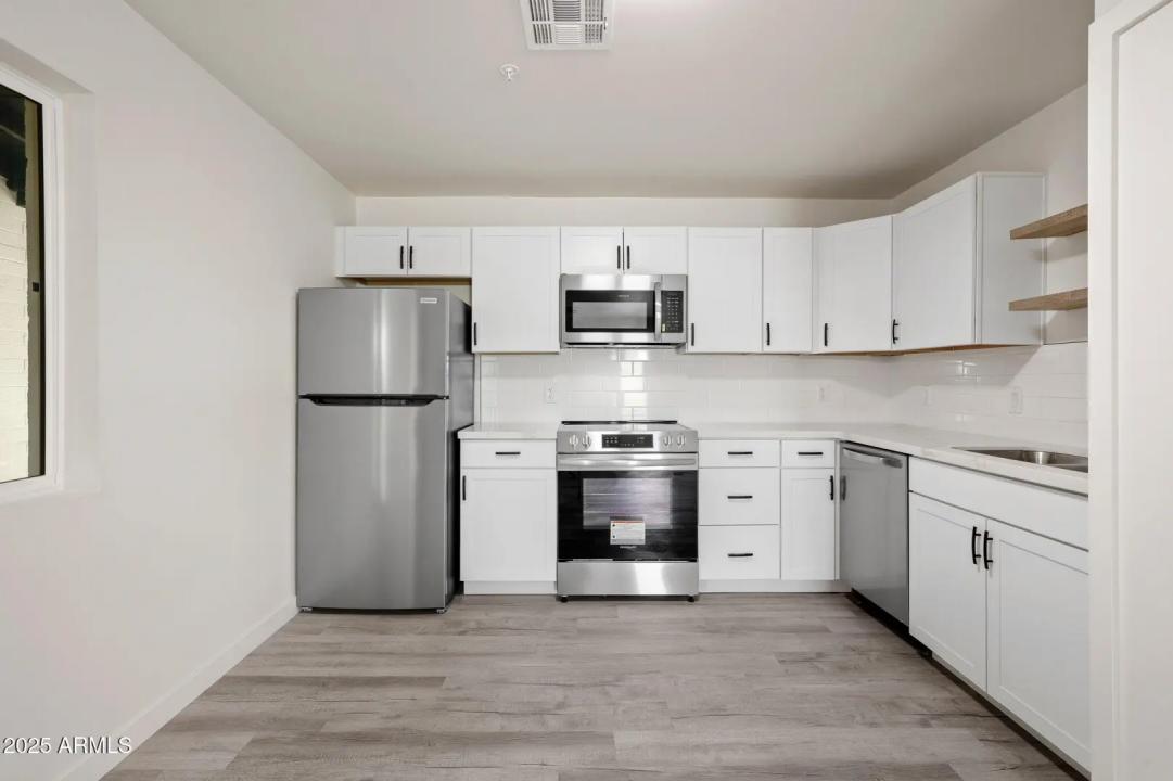 Real Estate Picture 17