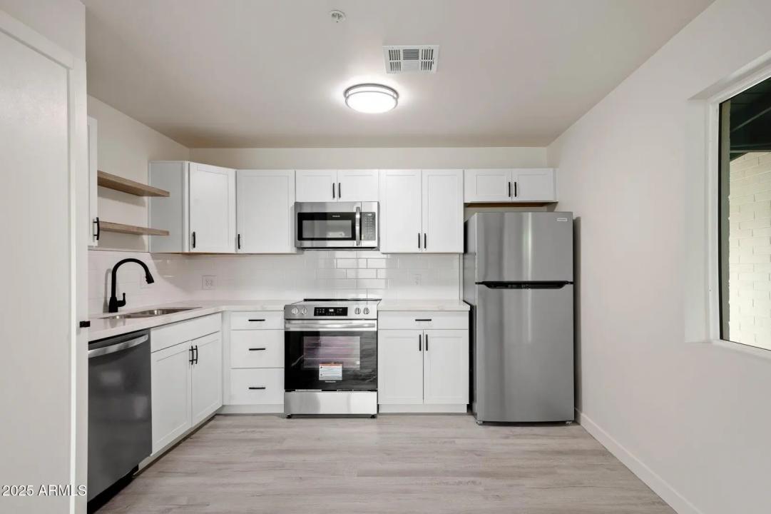 Real Estate Picture 13