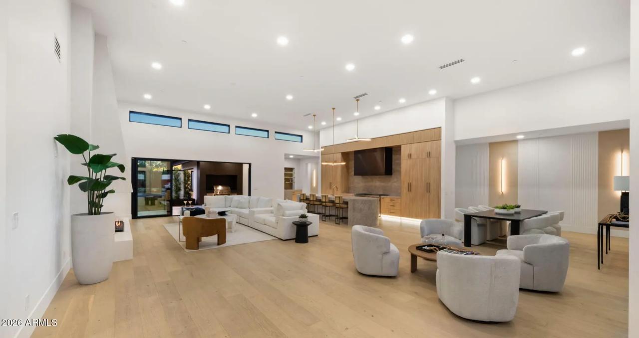 Real Estate Picture 12