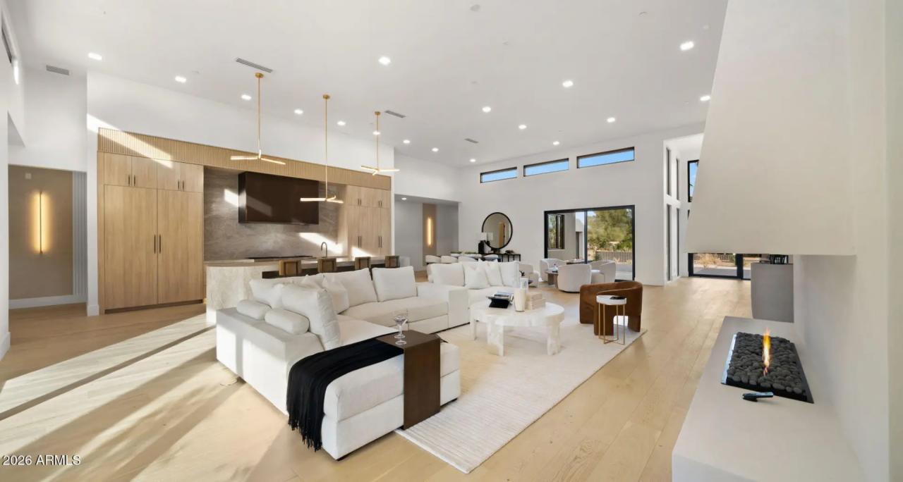 Real Estate Picture 14