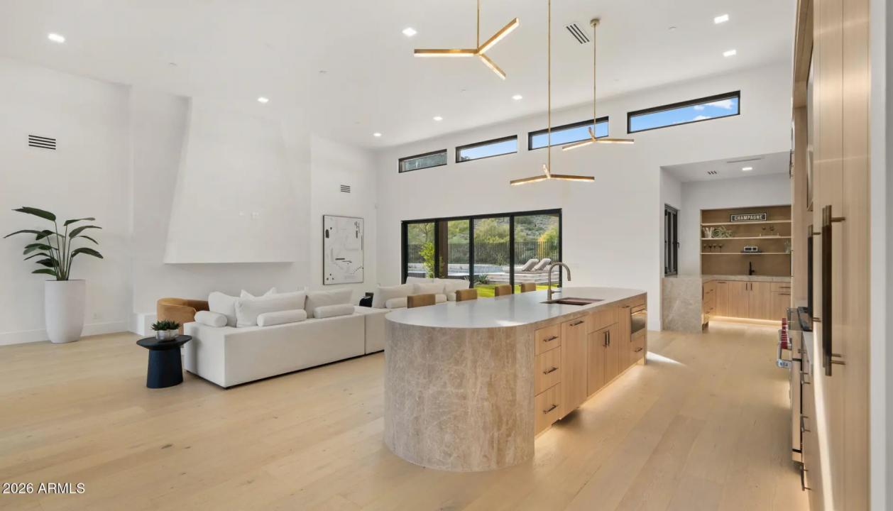 Real Estate Picture 15