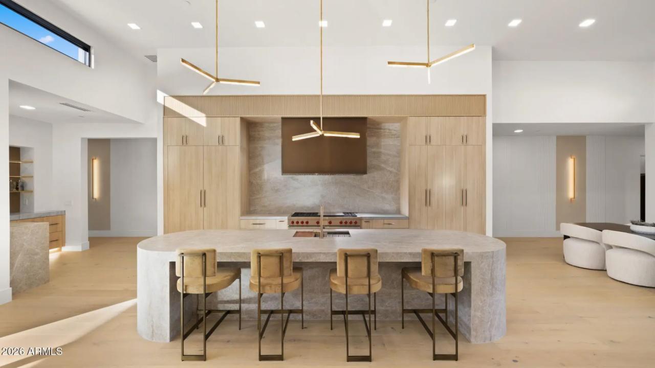 Real Estate Picture 16