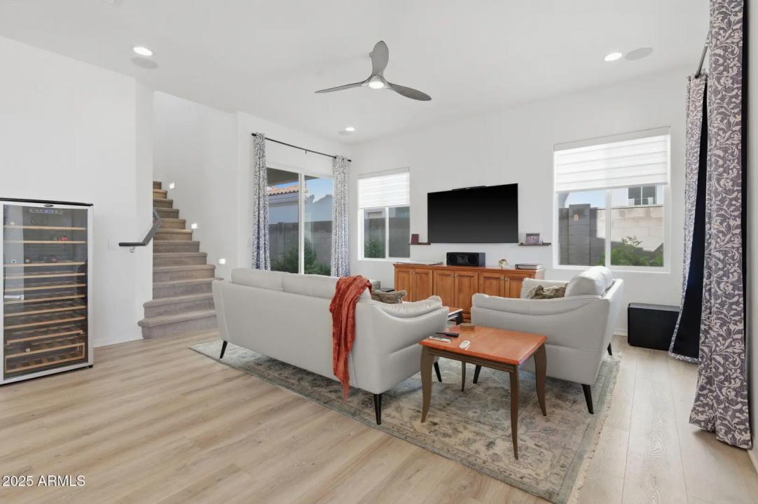 Real Estate Picture 4