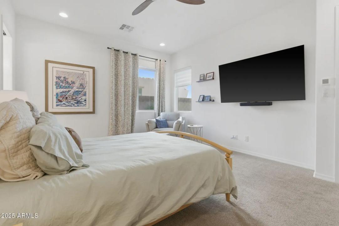 Real Estate Picture 11