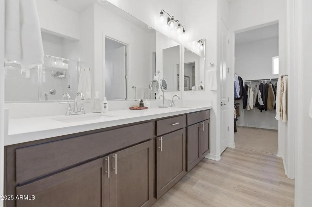 Real Estate Picture 12