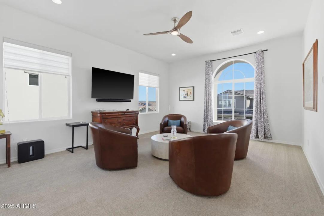 Real Estate Picture 18