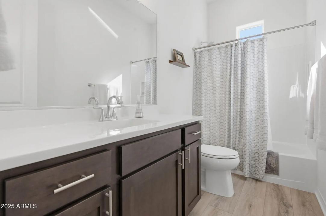 Real Estate Picture 23