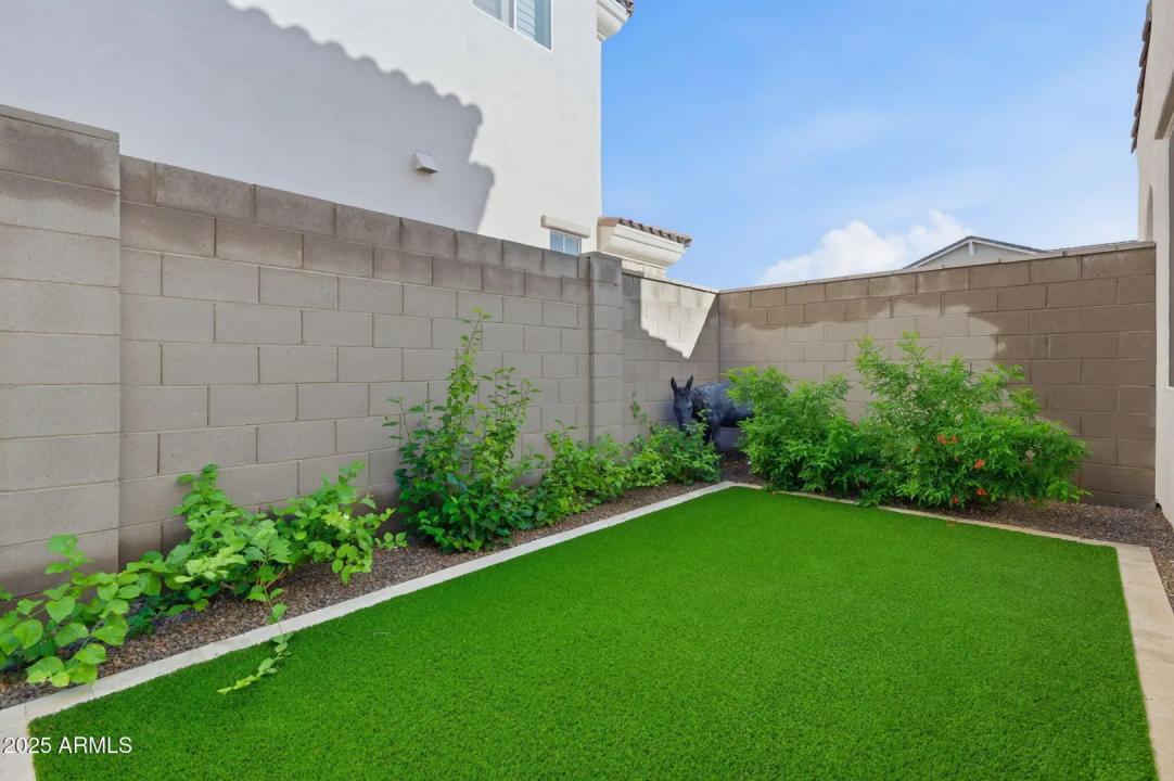 Real Estate Picture 28