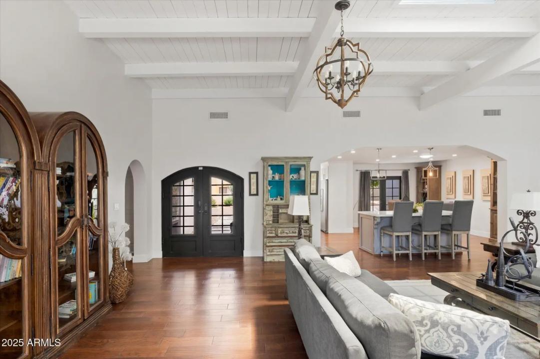 Real Estate Picture 3