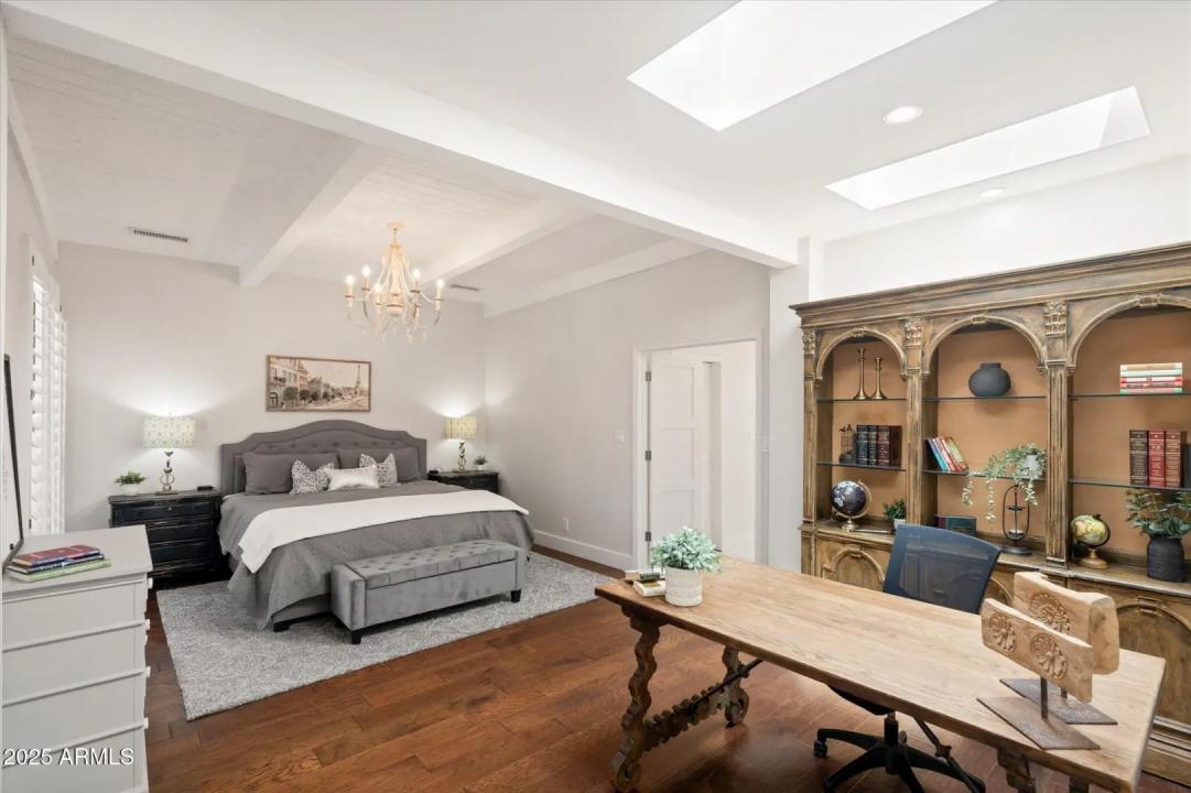 Real Estate Picture 14