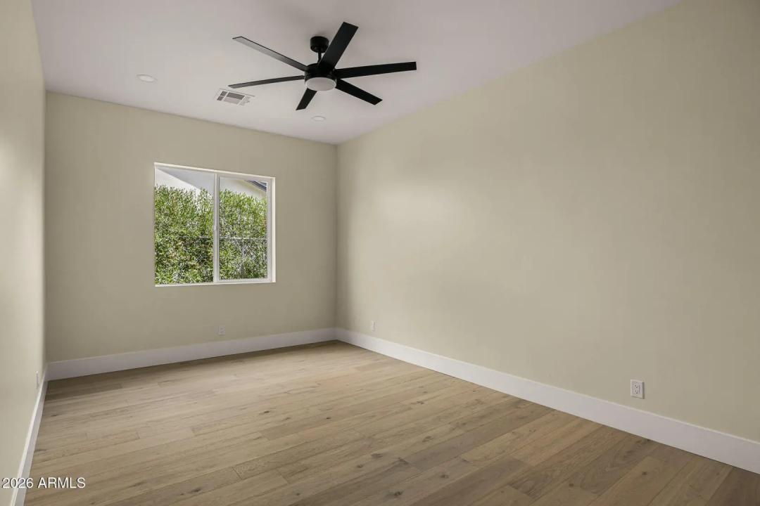 Real Estate Picture 18