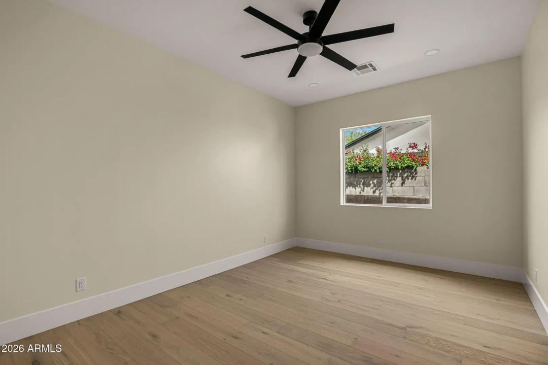Real Estate Picture 22