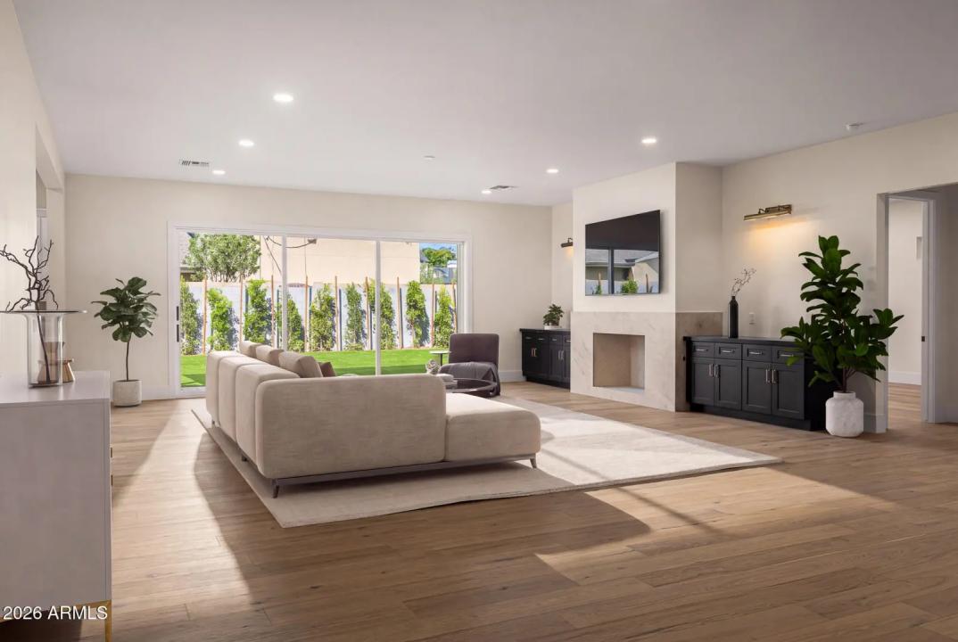 Real Estate Picture 5
