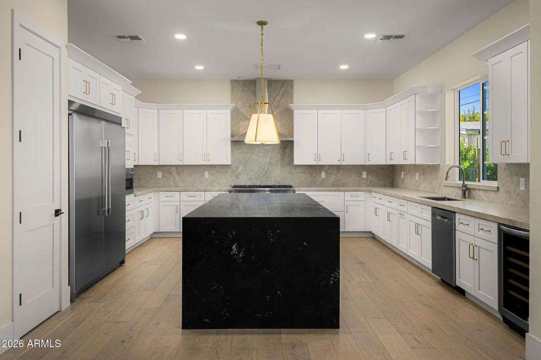 Real Estate Picture 9