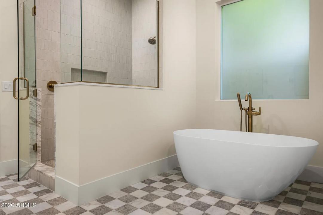 Real Estate Picture 10