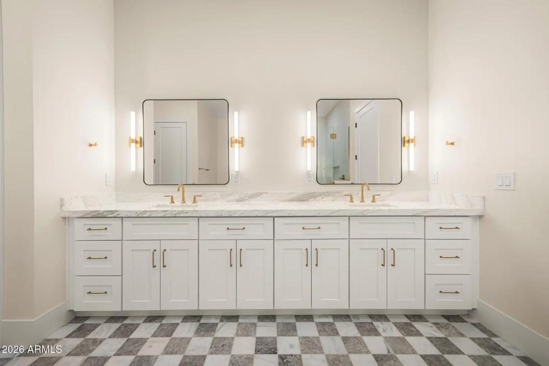 Real Estate Picture 12