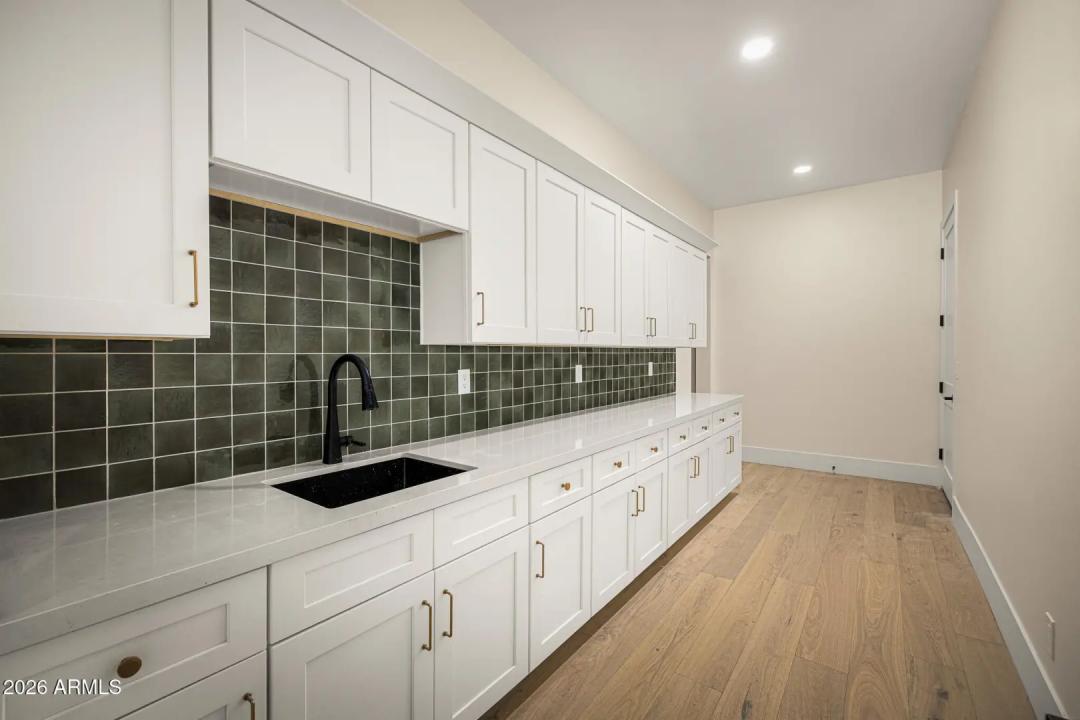 Real Estate Picture 13