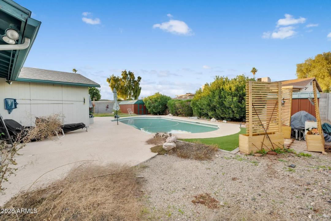 Real Estate Picture 11