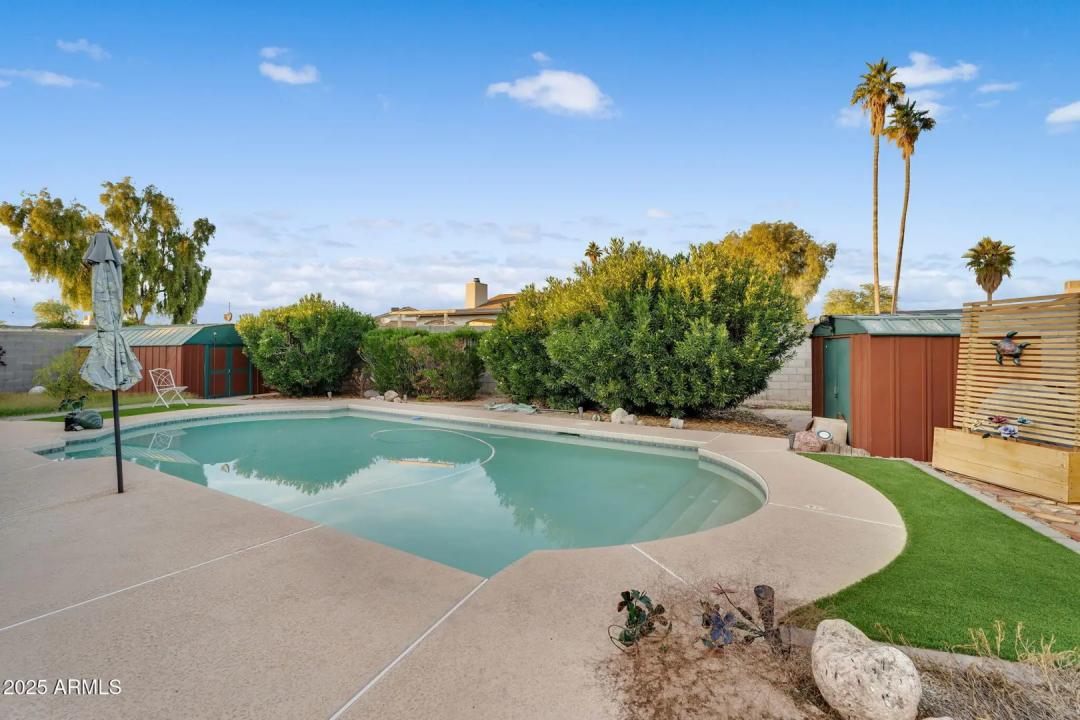 Real Estate Picture 14