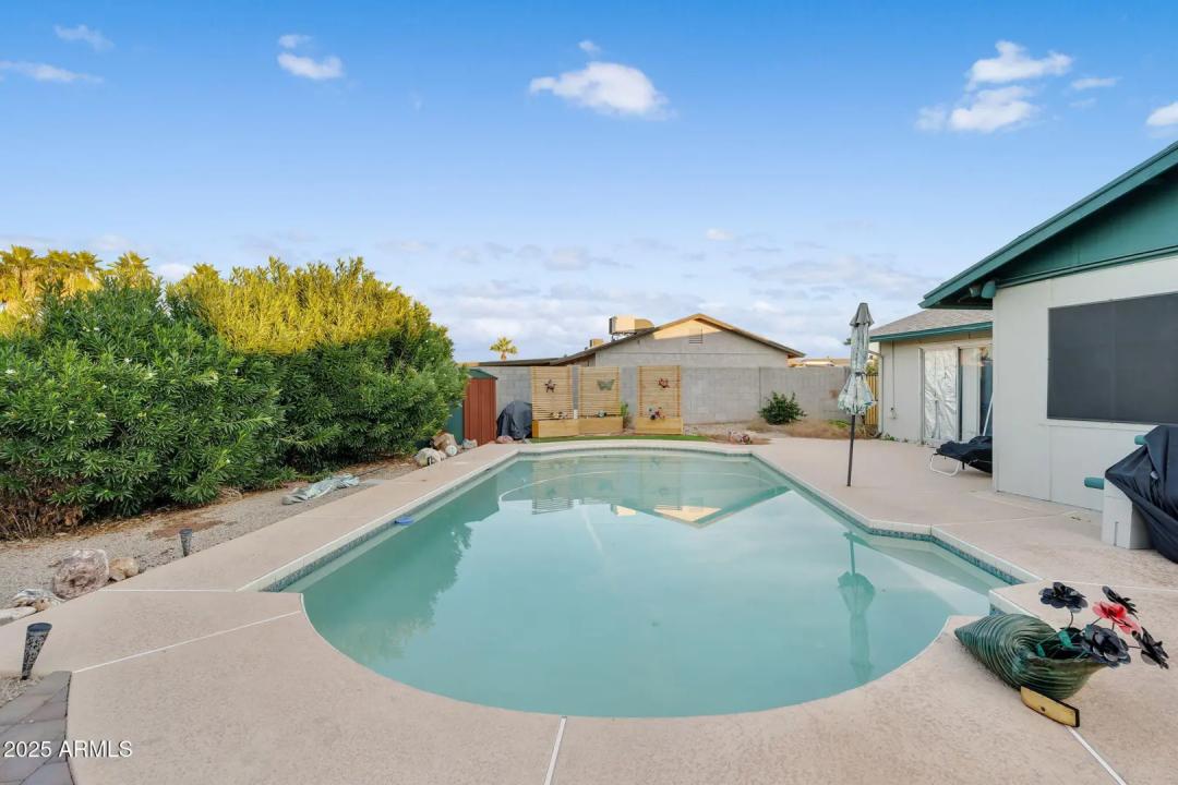 Real Estate Picture 12