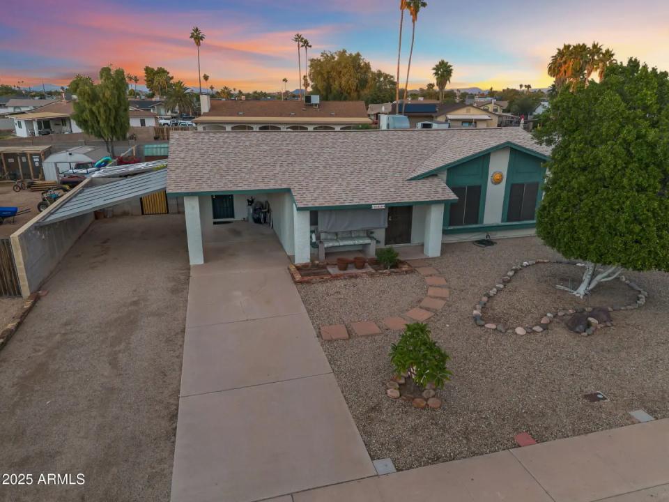 Real Estate Picture 7