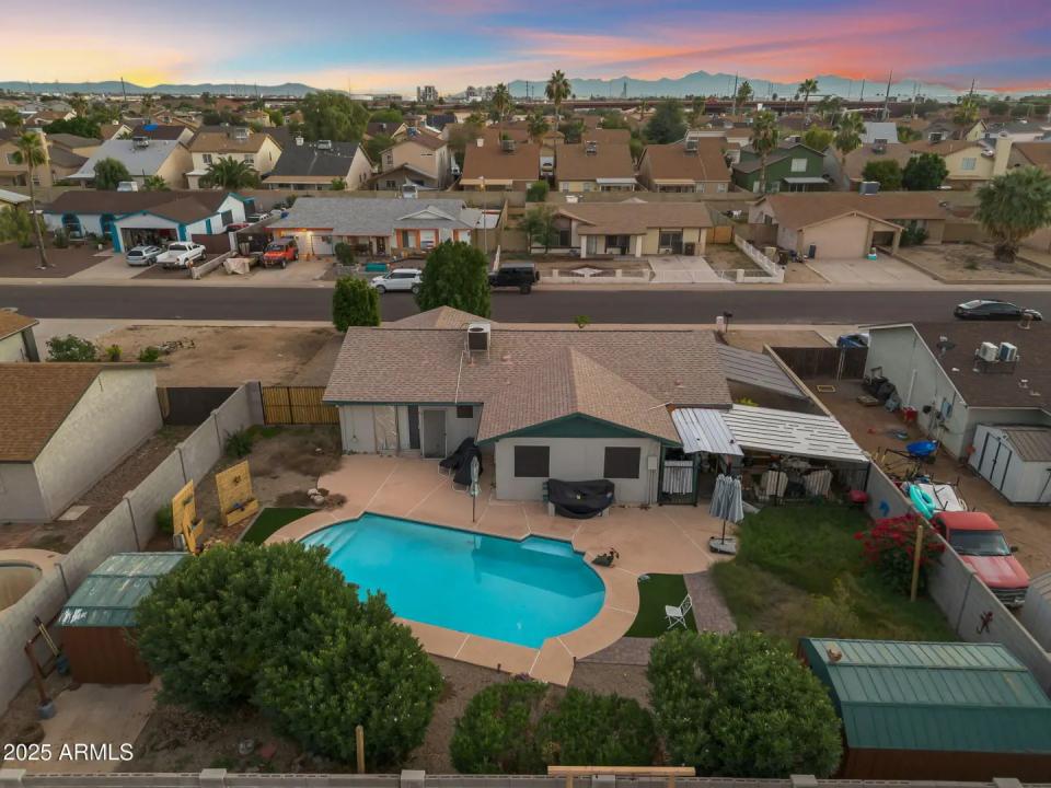 Real Estate Picture 23