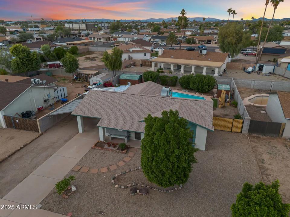 Real Estate Picture 24