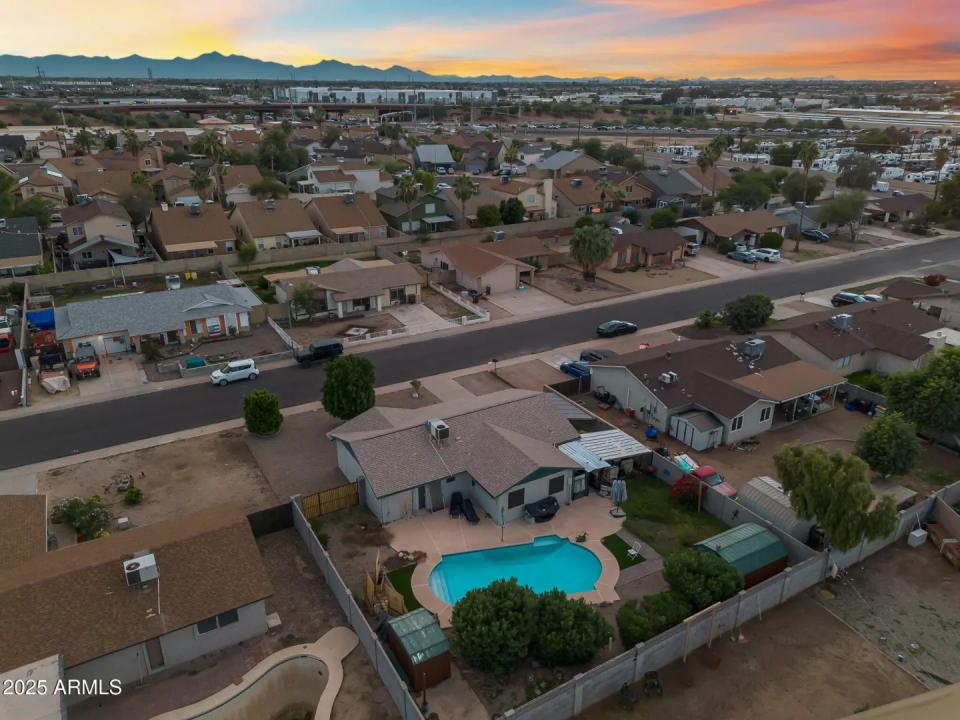 Real Estate Picture 30