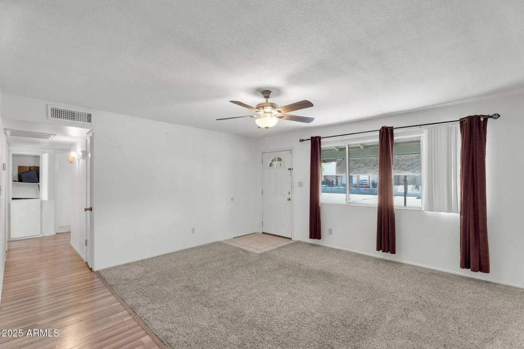 Real Estate Picture 12