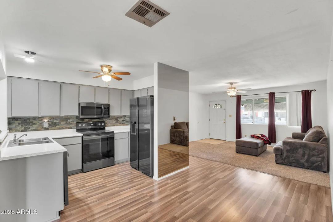 Real Estate Picture 14