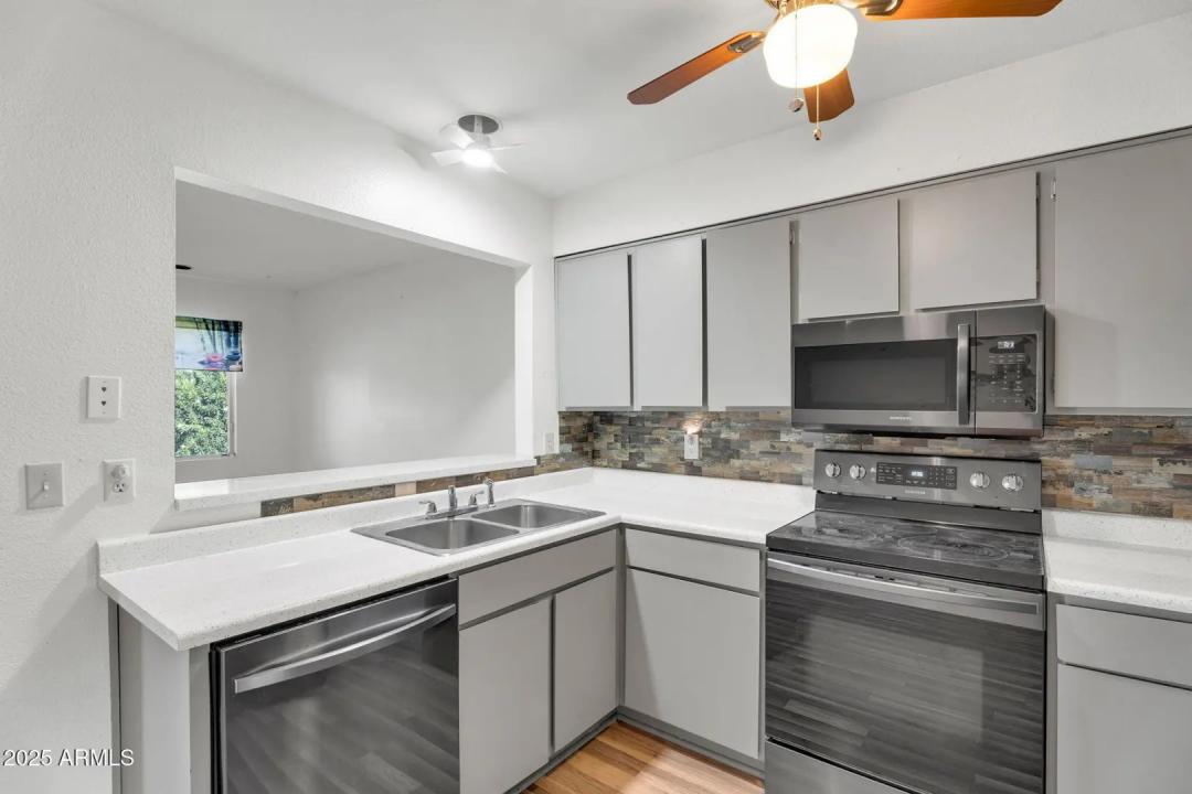 Real Estate Picture 17