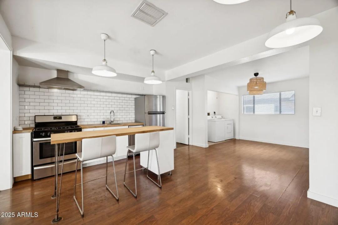 Real Estate Picture 8