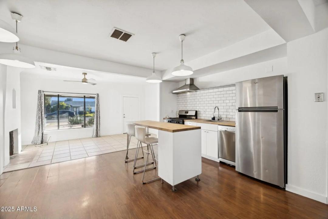 Real Estate Picture 10