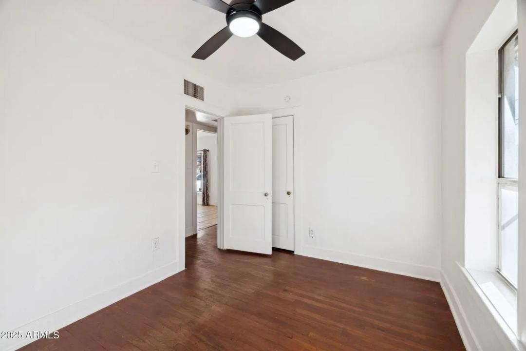 Real Estate Picture 18