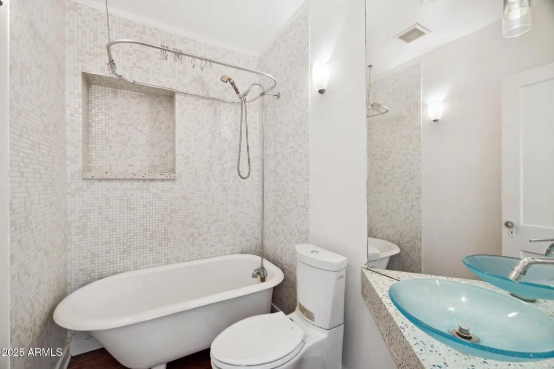 Real Estate Picture 19