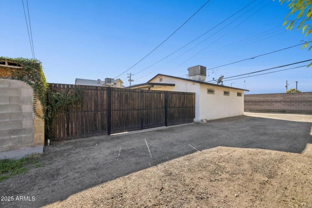 Real Estate Picture 23