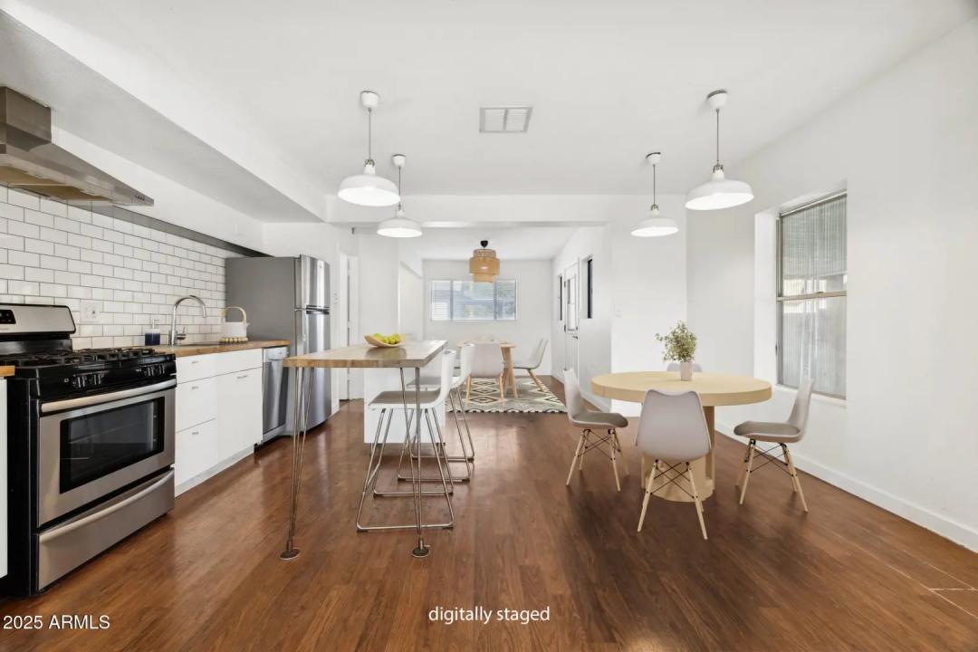 Real Estate Picture 3