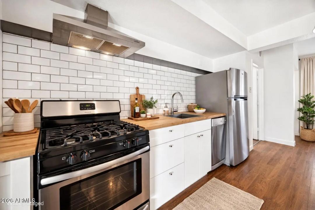 Real Estate Picture 6