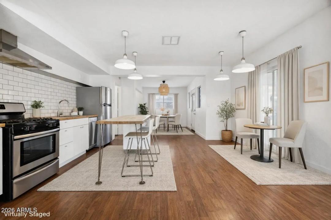 Real Estate Picture 5