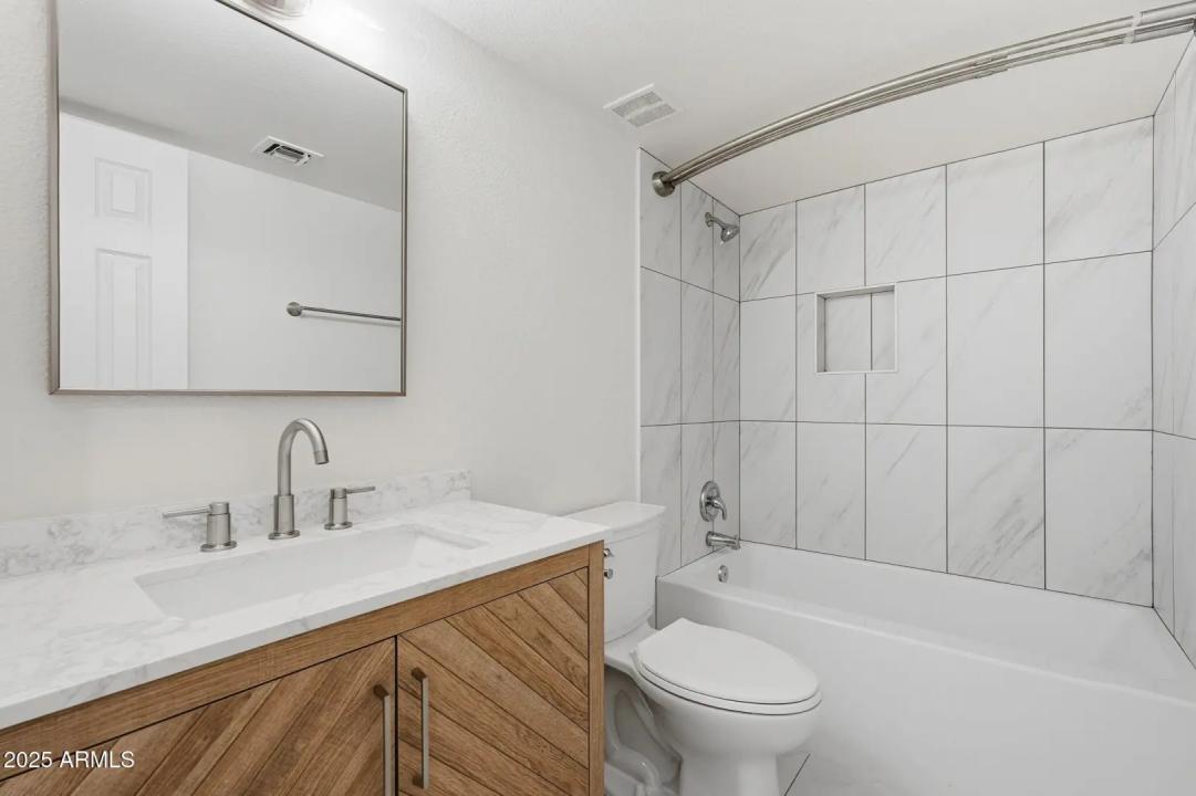 Real Estate Picture 16