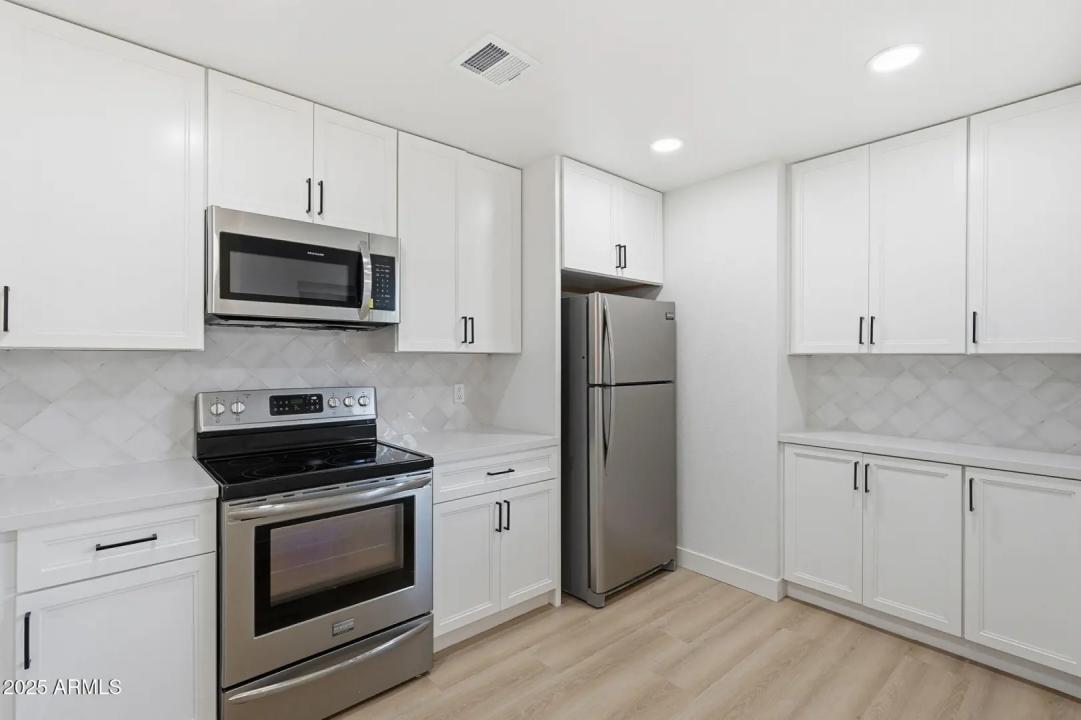 Real Estate Picture 3