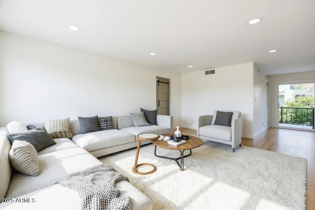 Real Estate Picture 7