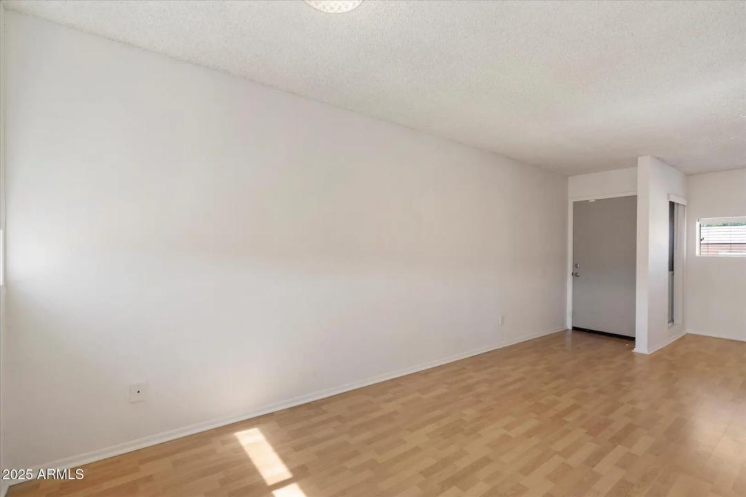 Real Estate Picture 4