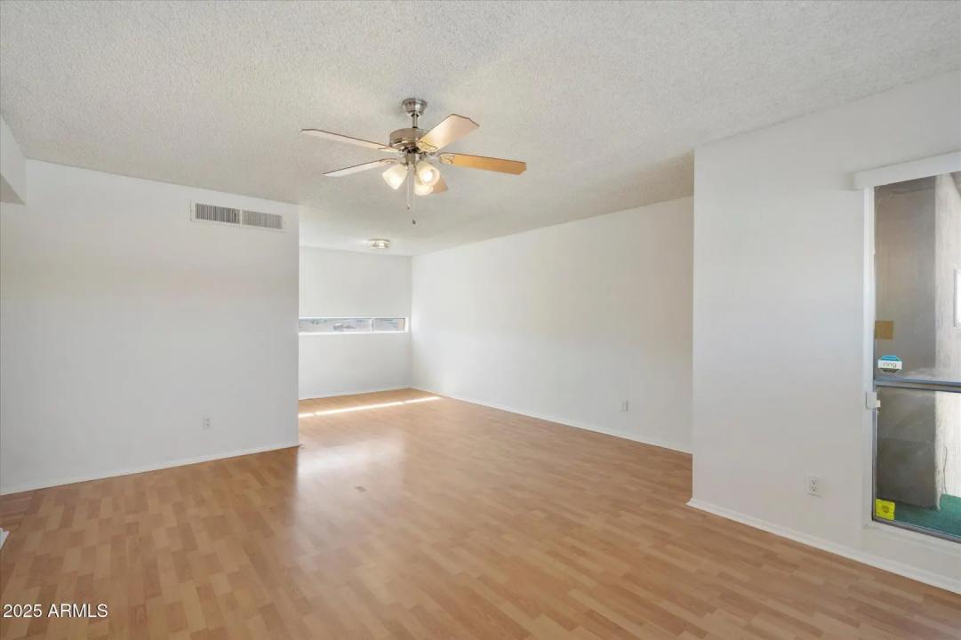 Real Estate Picture 7