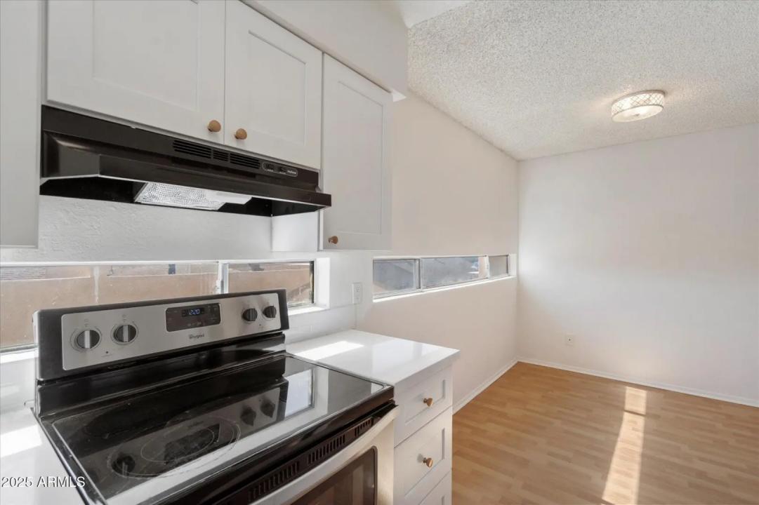 Real Estate Picture 12