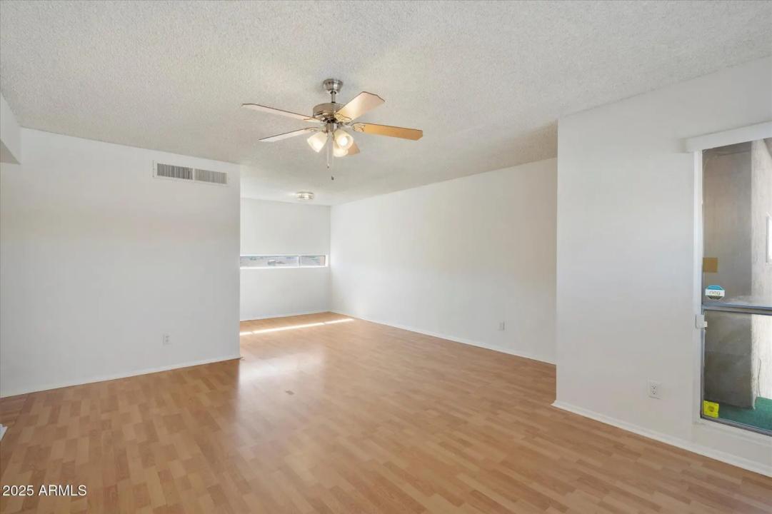 Real Estate Picture 7